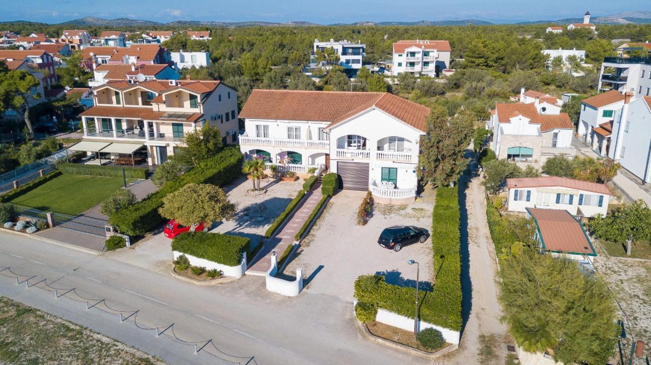 Apartment Robyn On The Beach Srima Exterior photo